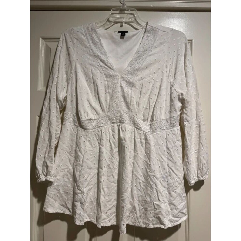 Torrid gorgeous lined white broderie anglaise lace long sleeve top size 1